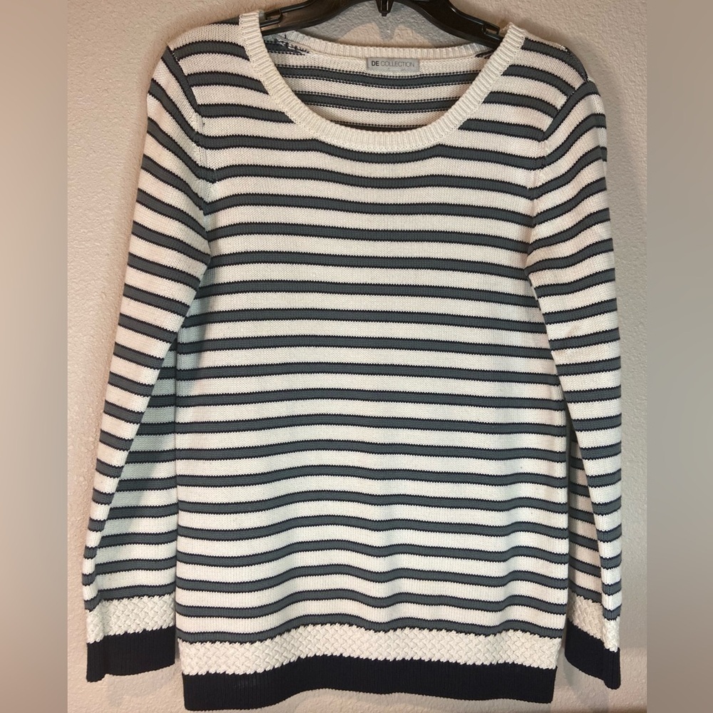 DE Collection~Lovely Striped Knit Sweater~Scoop Neck~Full Length Sleeve~Size M